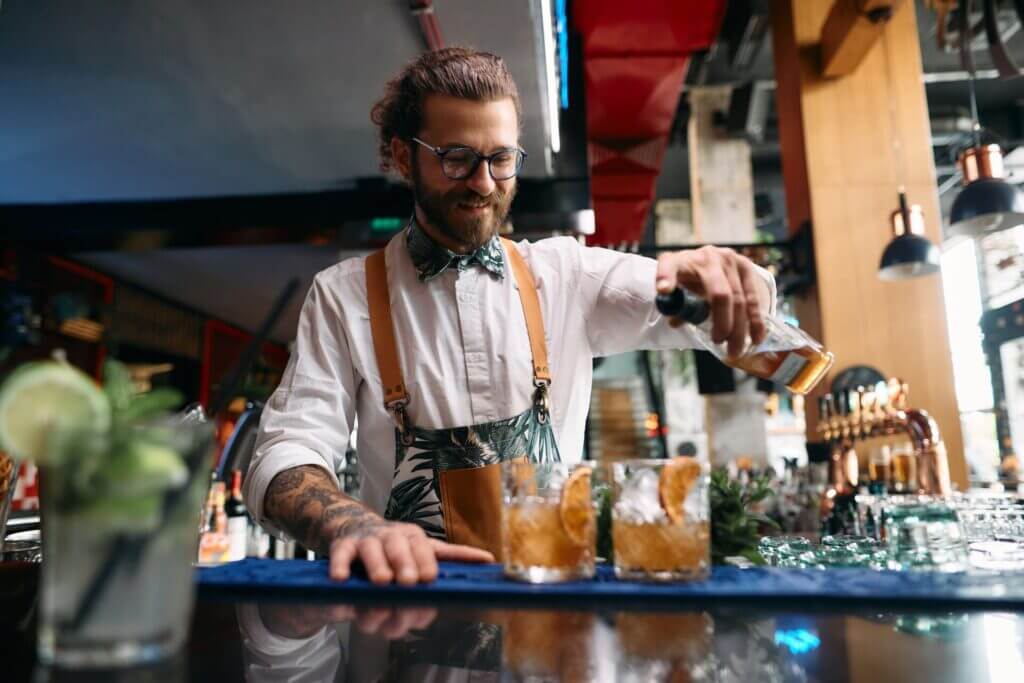 Descubre los mejores cocteles latinos en Hotel Jefe